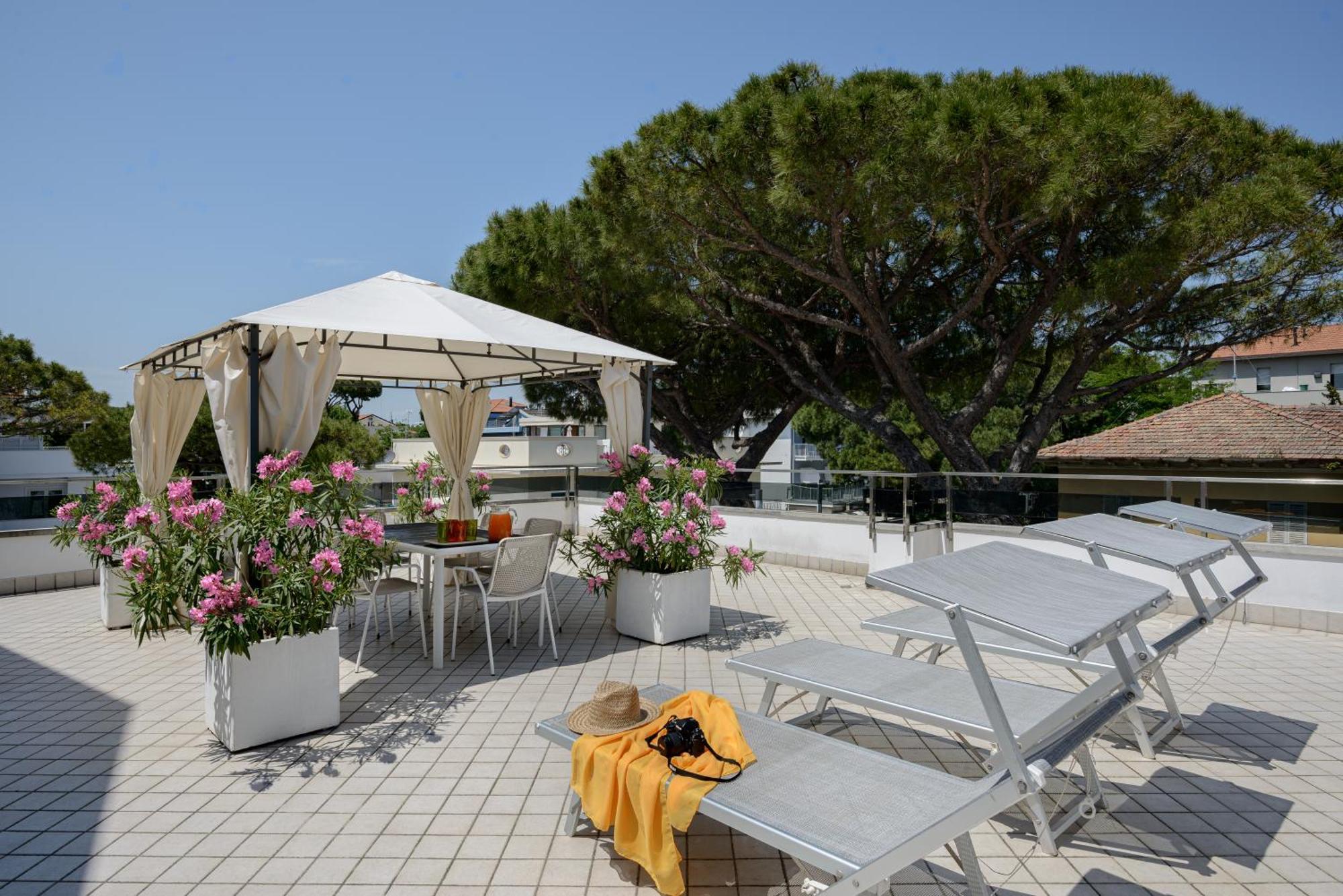 Dante 124 | Appartamenti A Riccione Kültér fotó